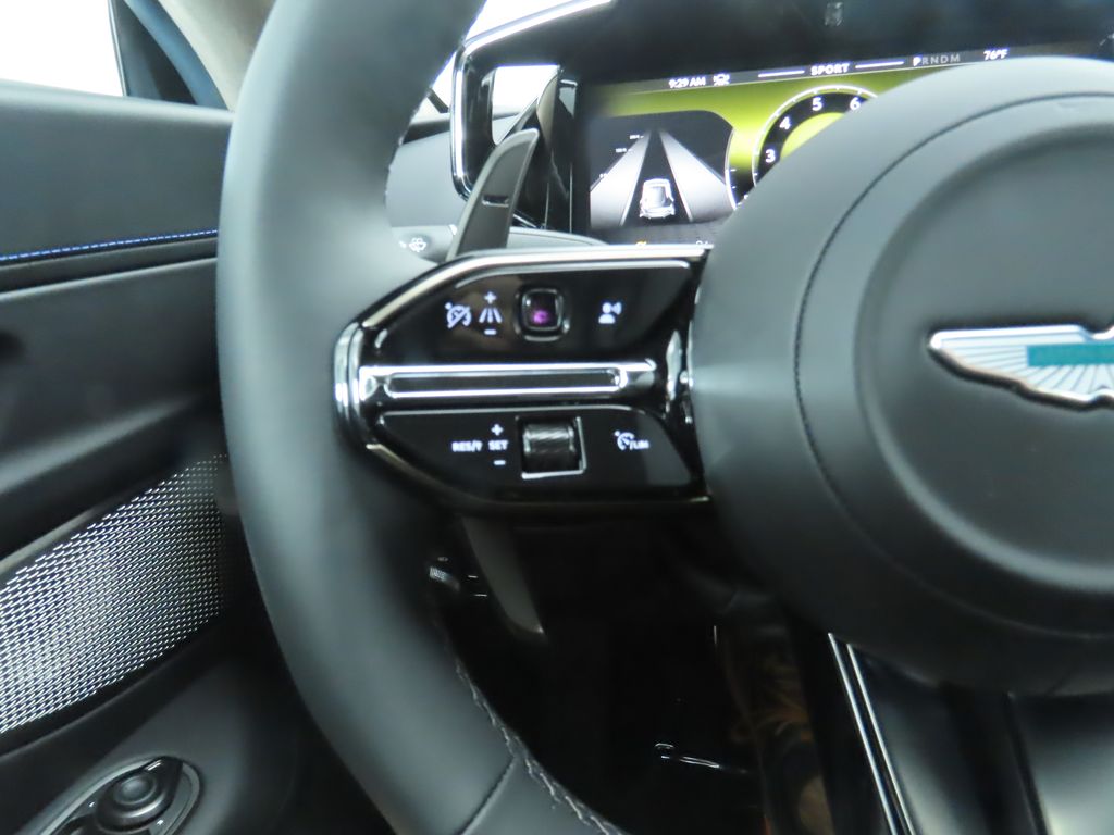 Thumbnail: 2025 Aston Martin Vantage - 11