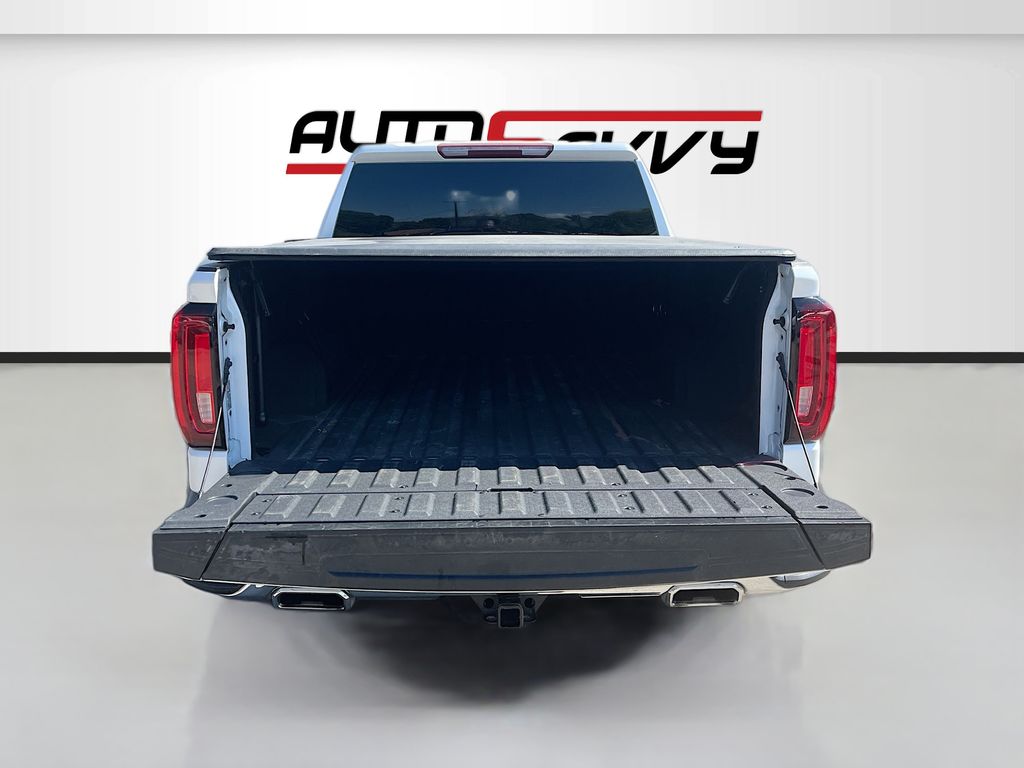 Used 2023 White GMC SLT image 25