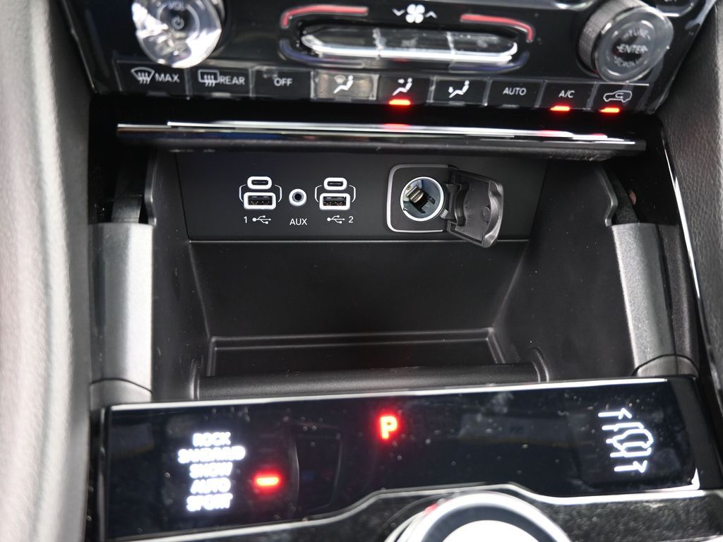 New 2025 Diamond Black Crystal Pearlcoat Jeep Overland image 21