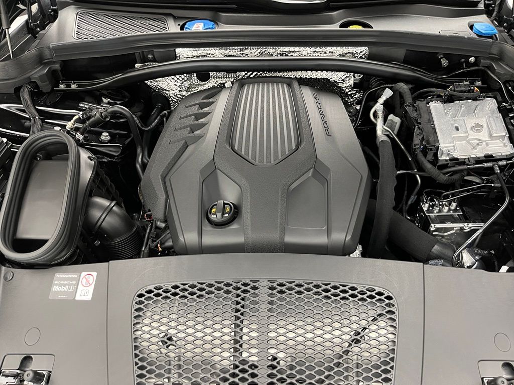 Thumbnail: 2026 Porsche Macan - 32
