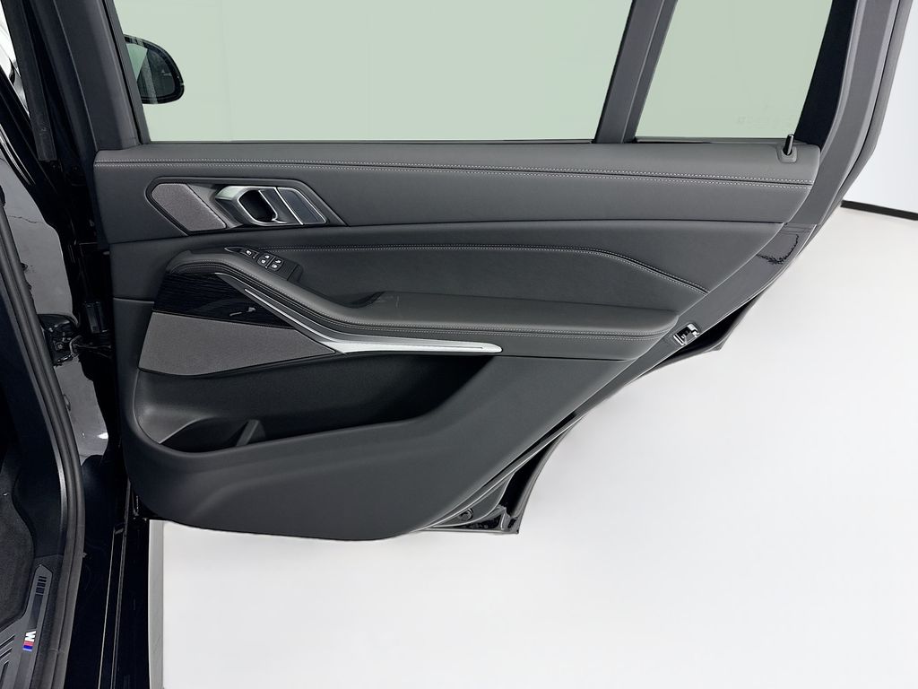 Thumbnail: 2027 BMW X7 - 26