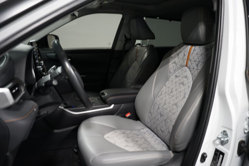 Thumbnail: 2022 Toyota Highlander - 6