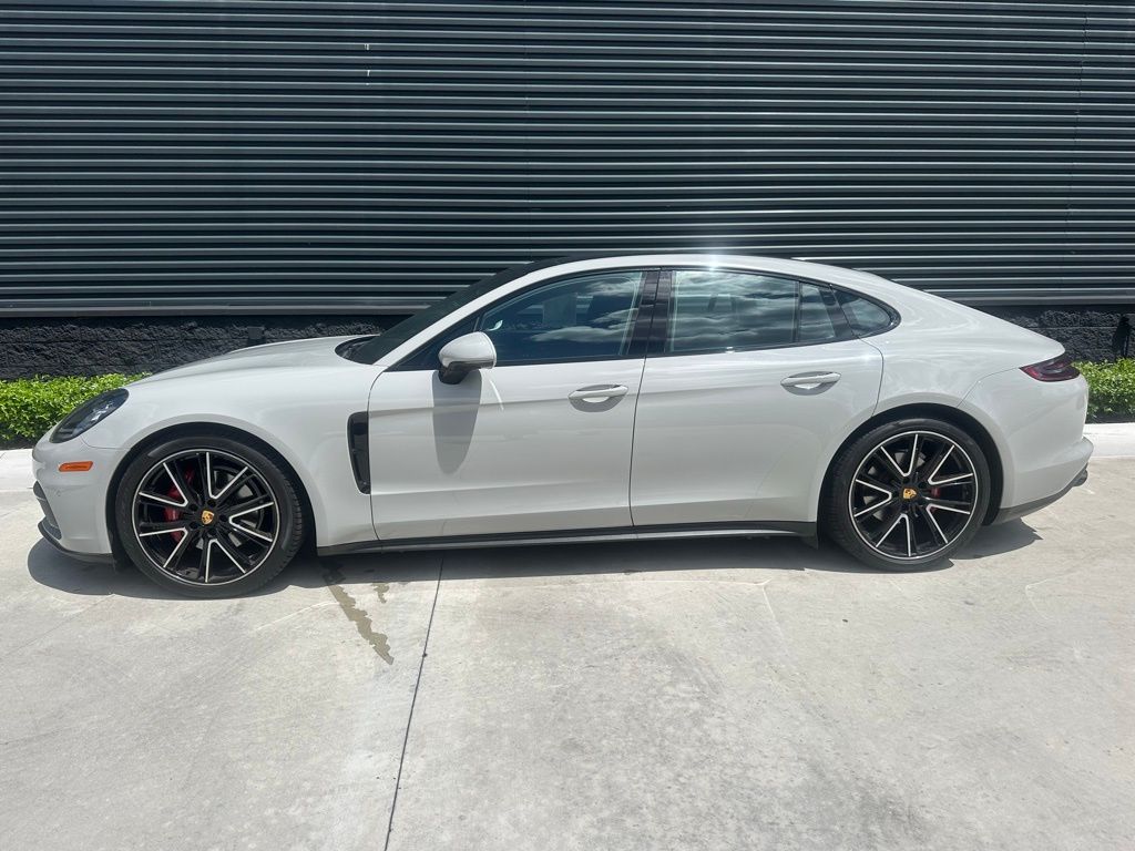 2018 Porsche Panamera  2
