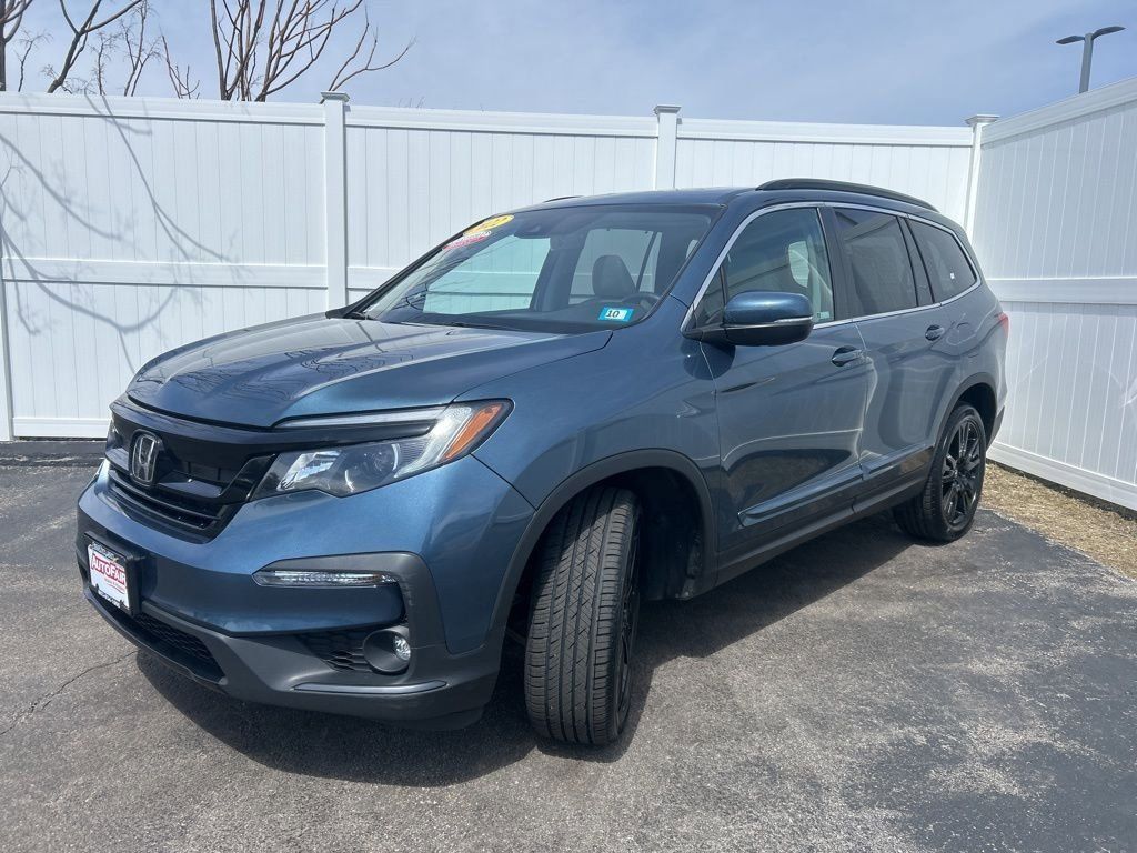 View vehicle photo 3