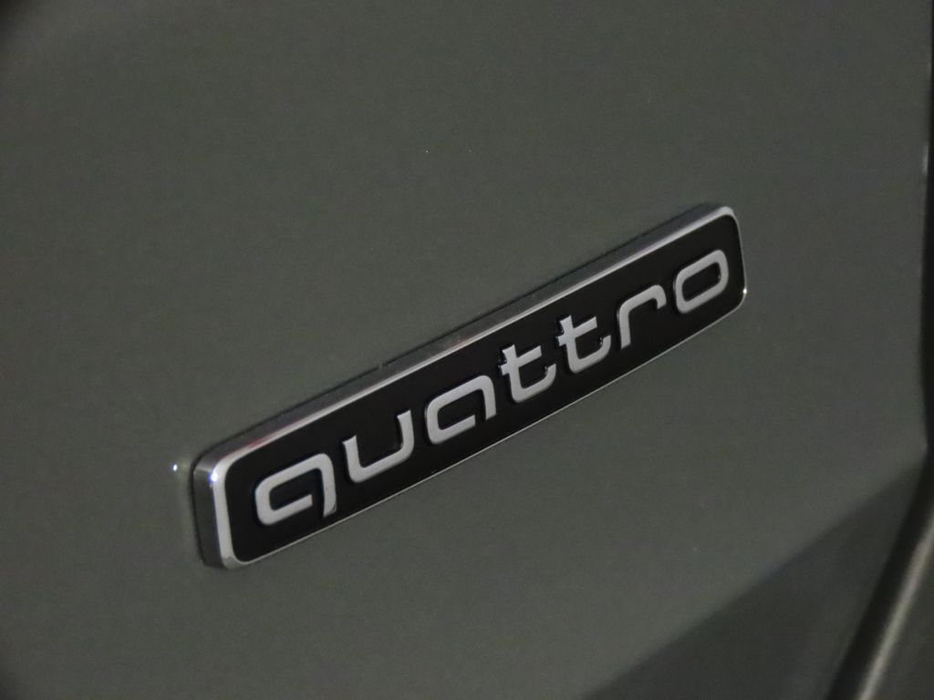 Thumbnail: 2025 Audi Q3 - 10