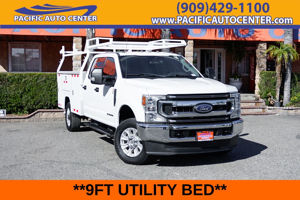 2021 Ford F-350 Super Duty Chassis XLT Crew Cab 4WD