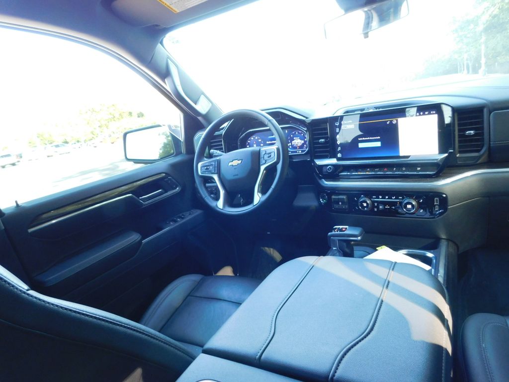 Thumbnail: 2025 Chevrolet Silverado 1500 - 2