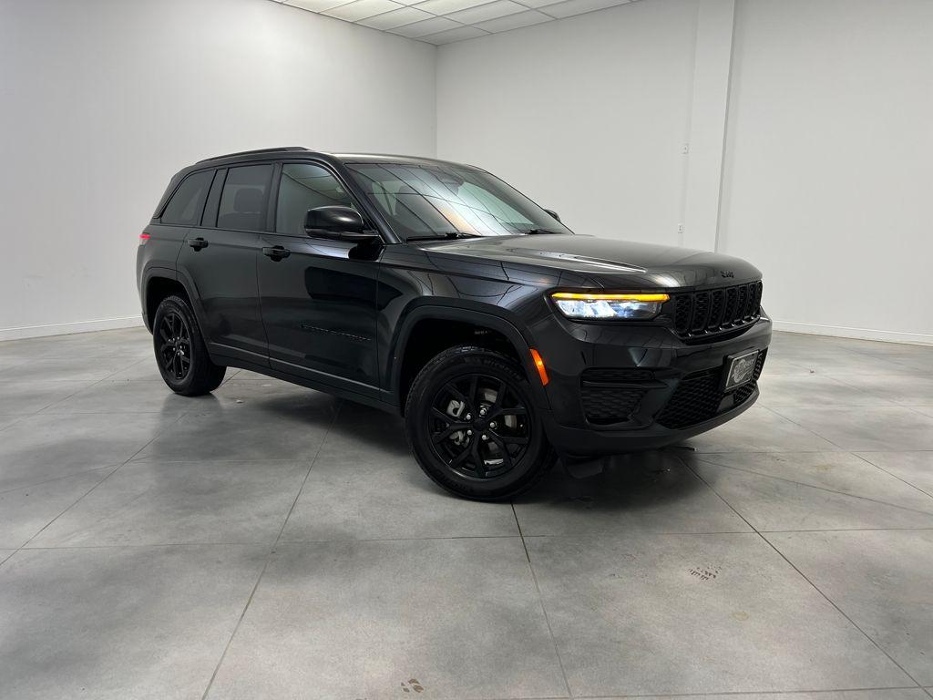 Diamond Black Crystal Pearlcoat 2025 Jeep Grand Cherokee Altitude 4WD SUV / Crossover Four-Wheel Drive 8-Speed Automatic