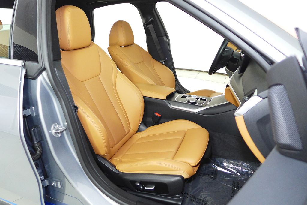 Thumbnail: 2023 BMW i4 - 19