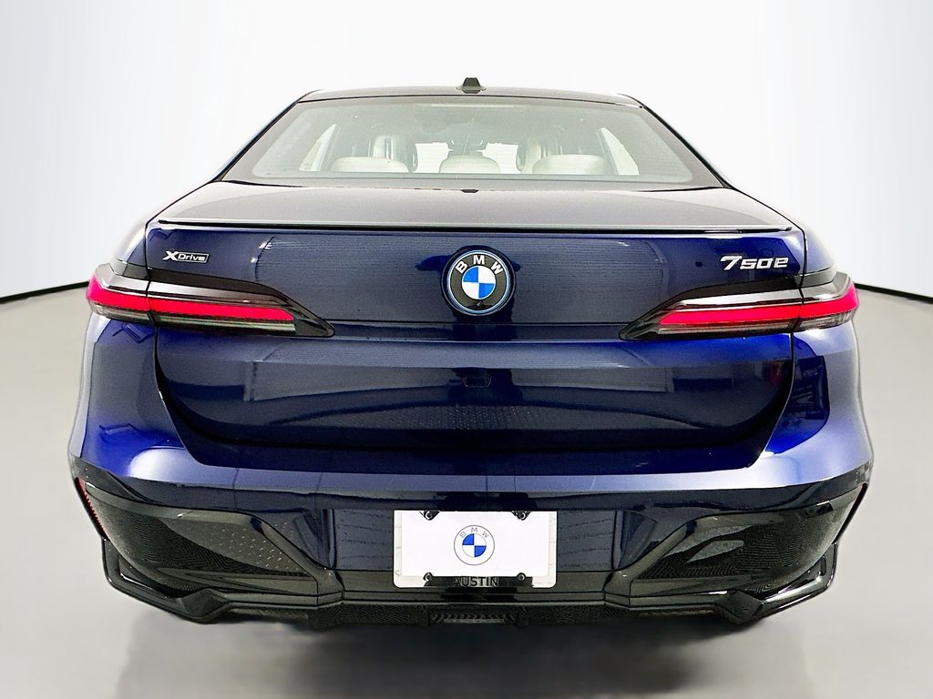 Thumbnail: 2026 BMW 7 Series - 6