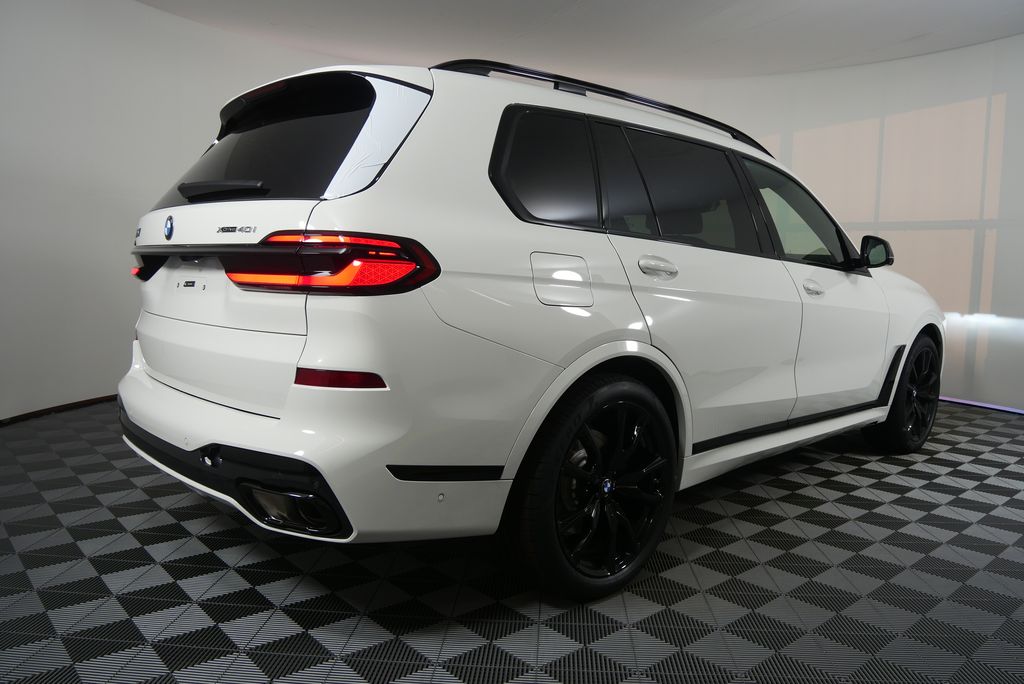 Thumbnail: 2026 BMW X7 - 3