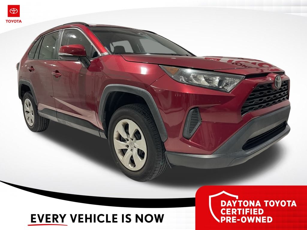 2021 Toyota RAV4 LE's photo