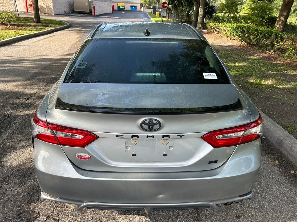 2020 Toyota Camry SE 4