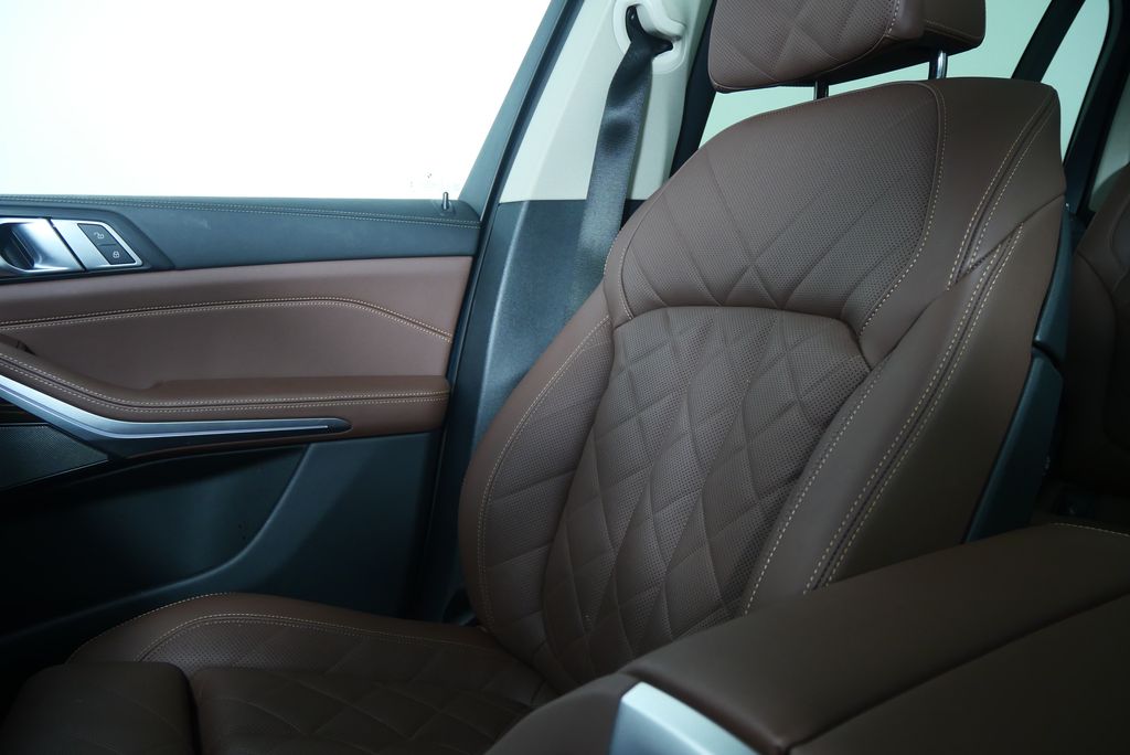 Thumbnail: 2025 BMW X7 - 26