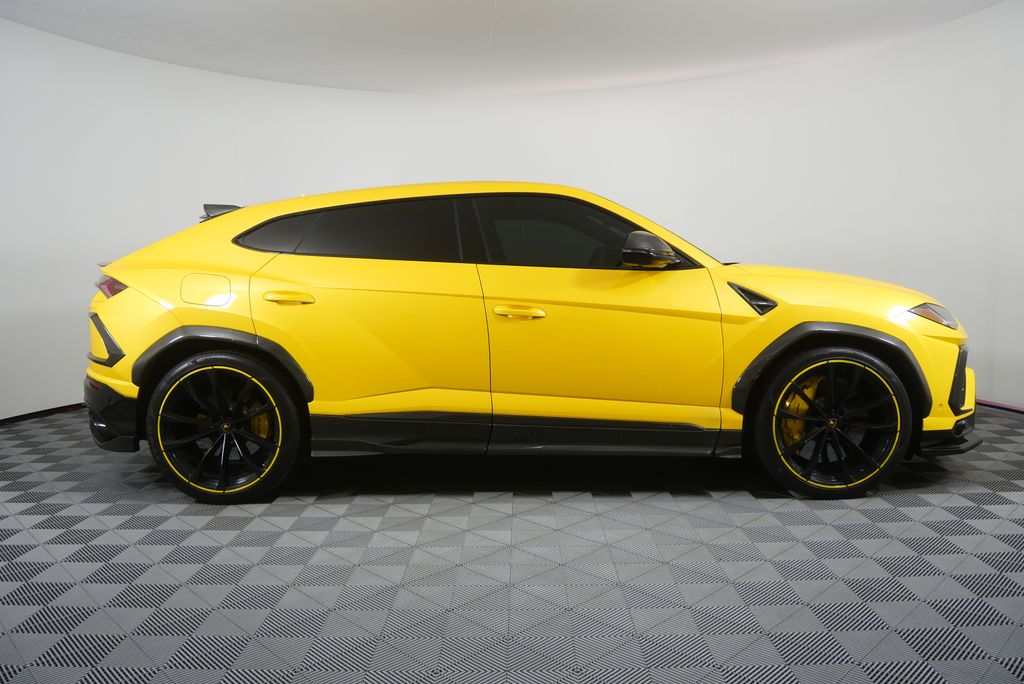 Thumbnail: 2022 Lamborghini Urus - 2