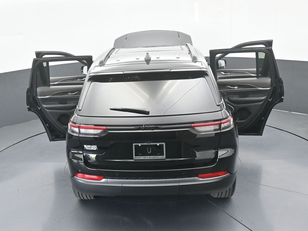 New 2026 Diamond Black Crystal Pearlcoat Jeep Limited image 63