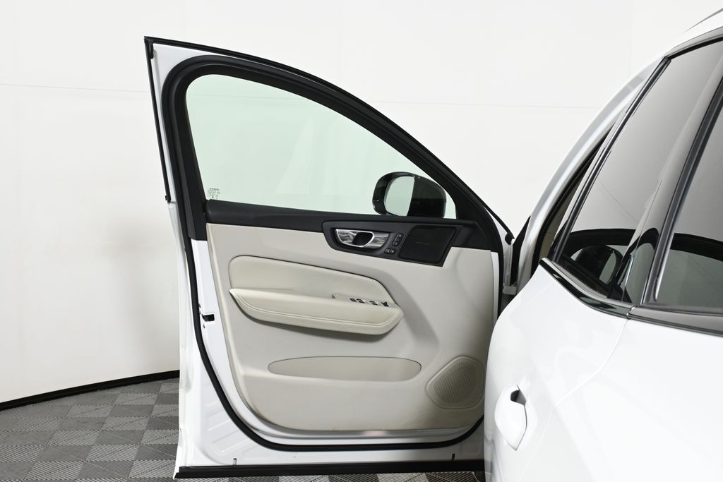 Thumbnail: 2023 Volvo XC60 - 29