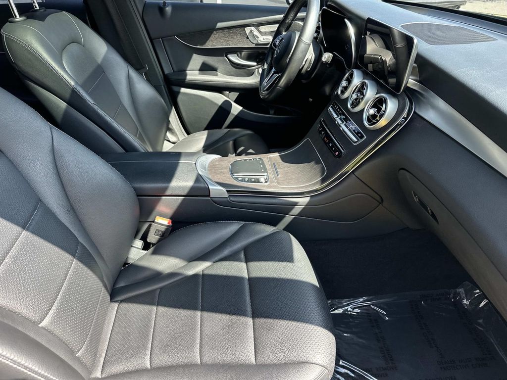 Thumbnail: 2022 Mercedes-Benz GLC - 20
