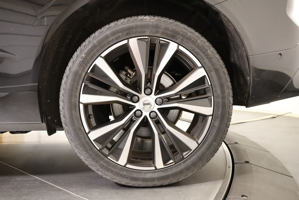 Thumbnail: 2023 Volvo XC60 - 10