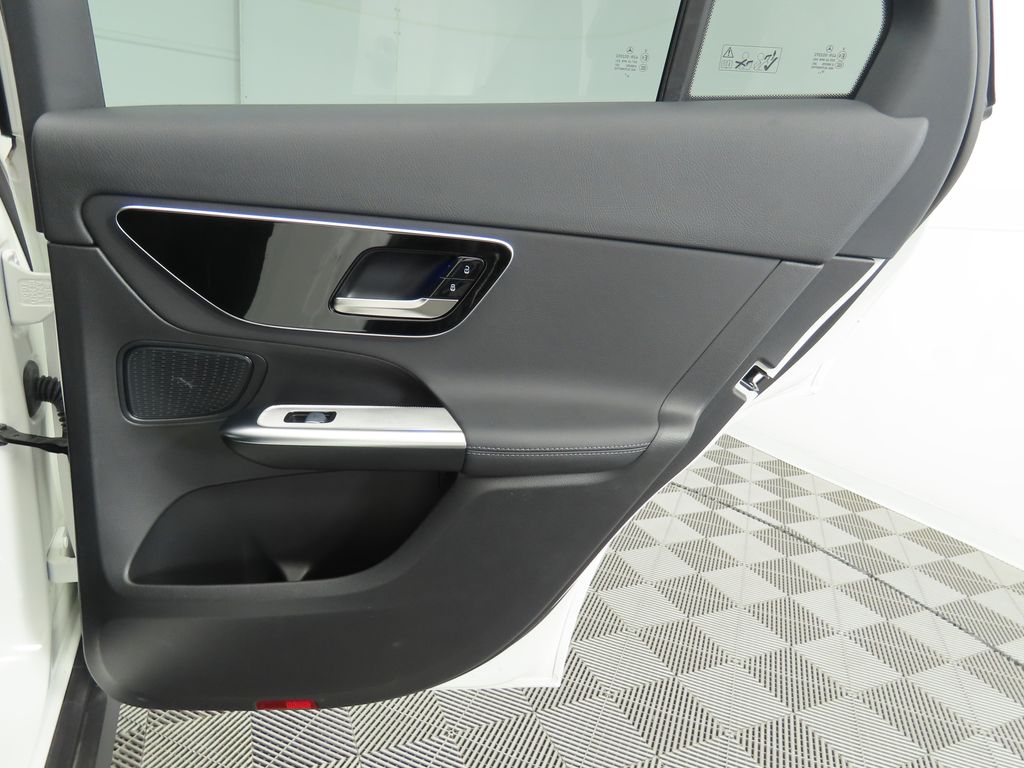 Thumbnail: 2025 Mercedes-Benz GLC - 27