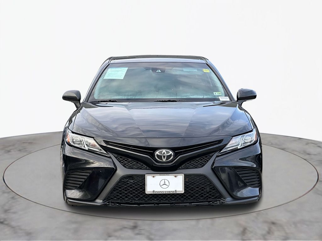 2018 Toyota Camry SE 2