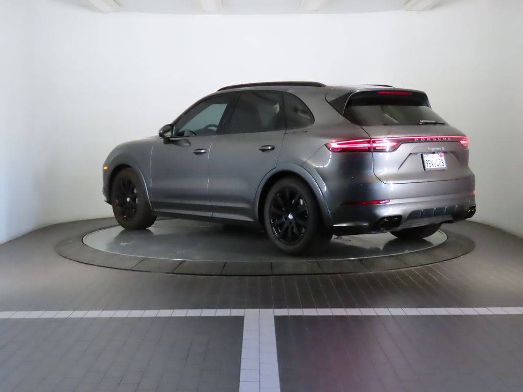 Thumbnail: 2019 Porsche Cayenne - 3
