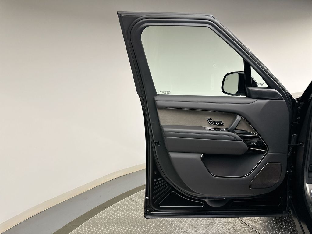 Thumbnail: 2026 Land Rover Range Rover - 9