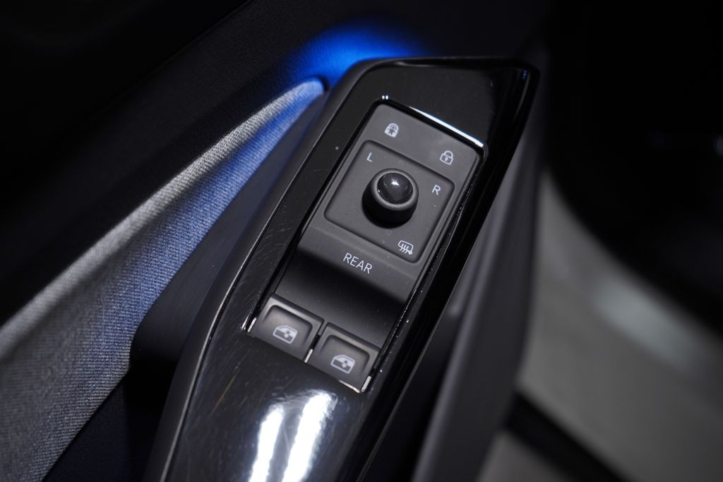 Thumbnail: 2023 Volkswagen ID.4 - 16