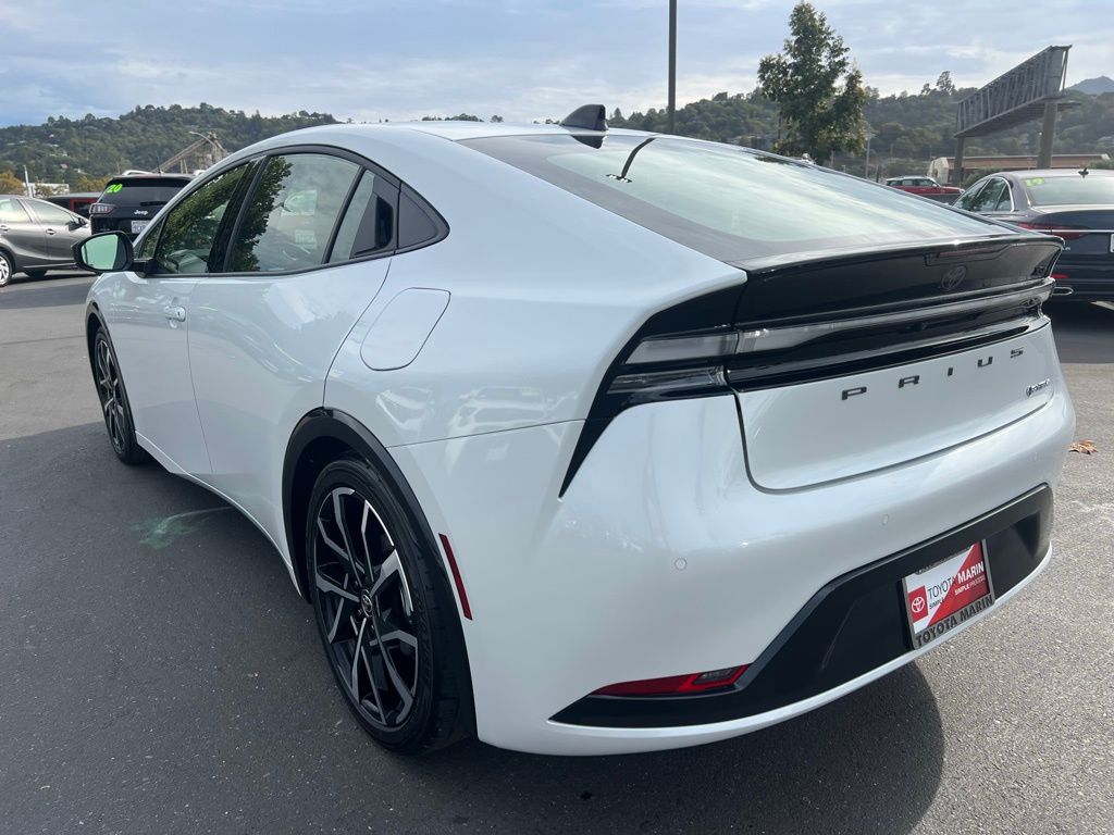 2026 Toyota Prius Plug-in Hybrid XSE photo 4