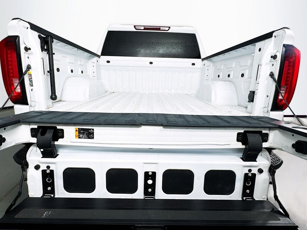 2024 GMC Sierra 1500 SLT - Photo 13