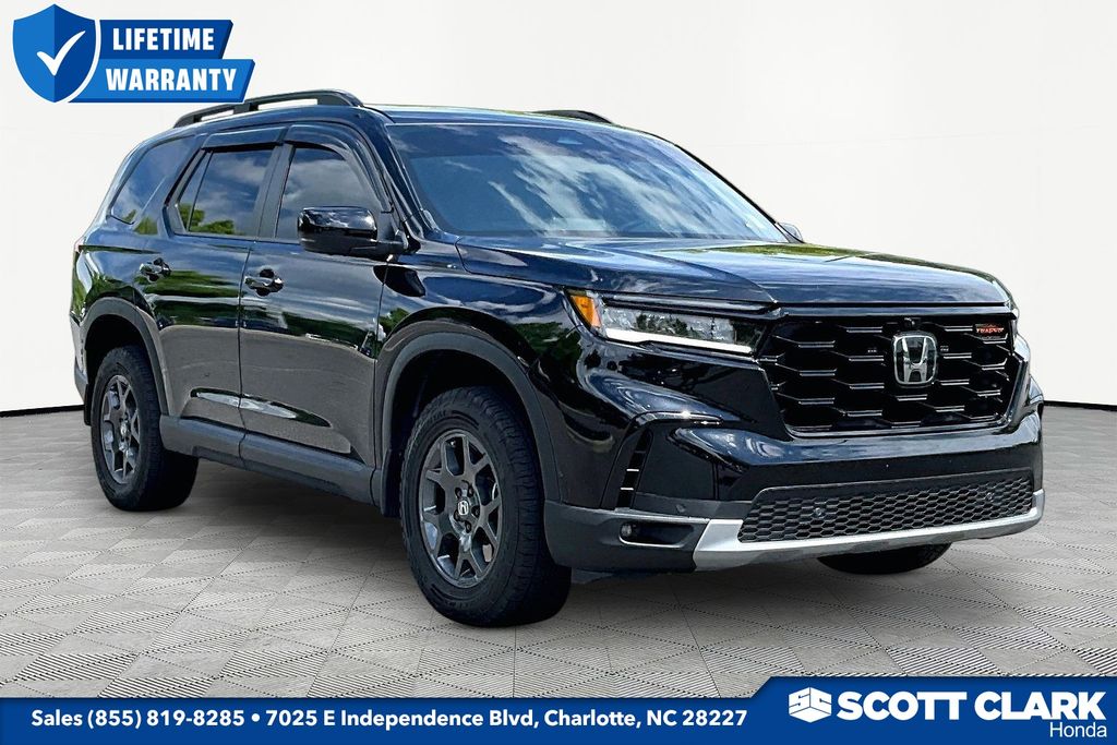 2025 Honda Pilot TrailSport AWD's photo