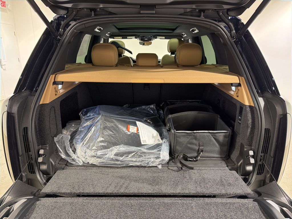 New 2026  Land Rover P550e SE SWB image 28