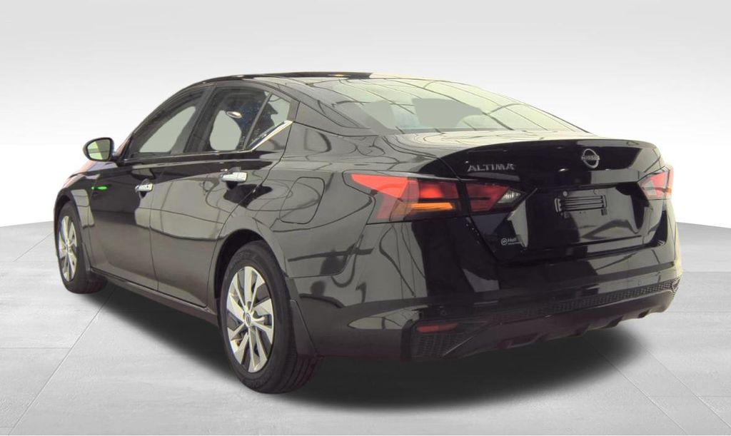 Used 2023 Black Nissan 2.5 S image 9