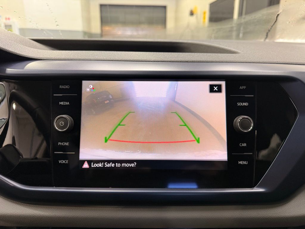 Thumbnail: 2022 Volkswagen Taos - 17