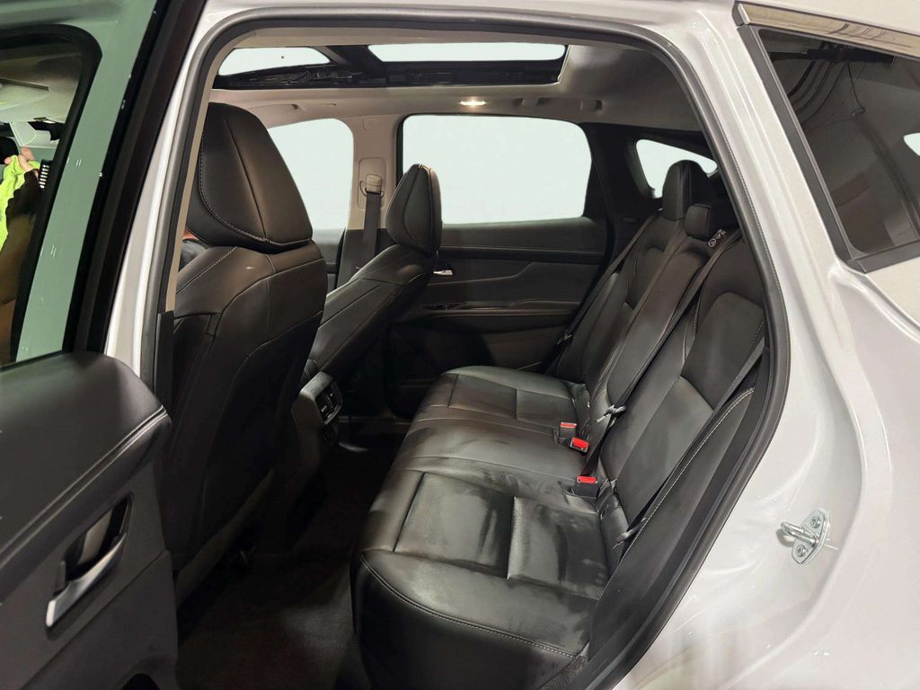 Certified Used 2025 Everest White Pearl Tricoat Nissan SL image 26