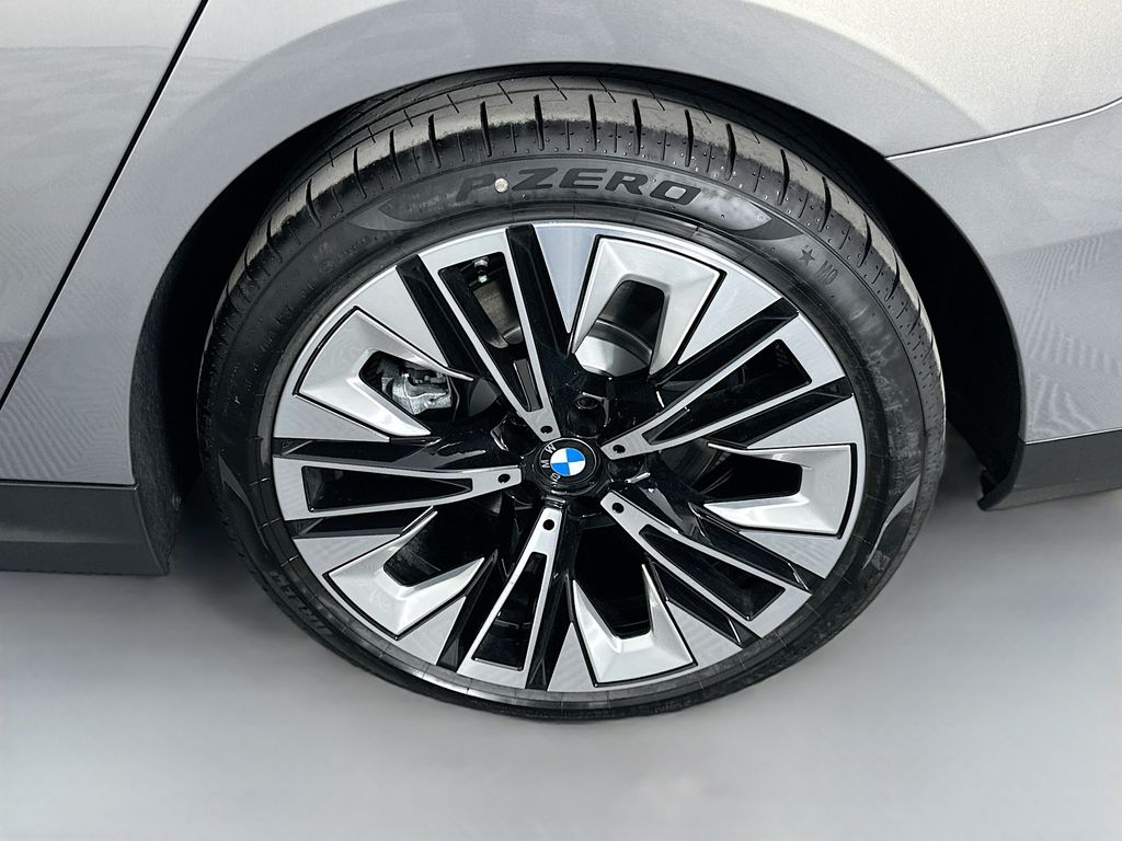 Thumbnail: 2026 BMW 5 Series - 23