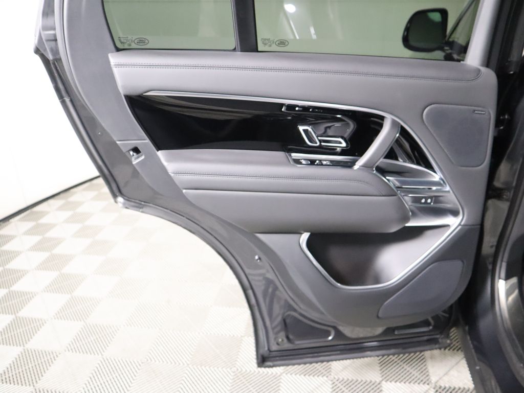 Thumbnail: 2023 Land Rover Range Rover - 27