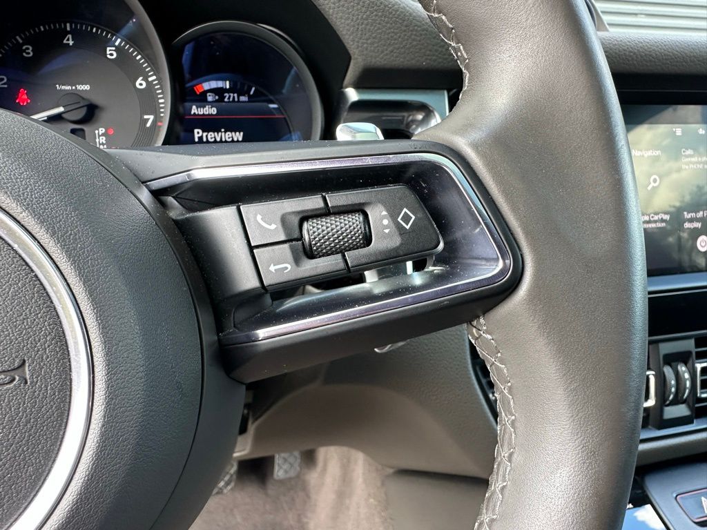 Thumbnail: 2023 Porsche Macan - 17