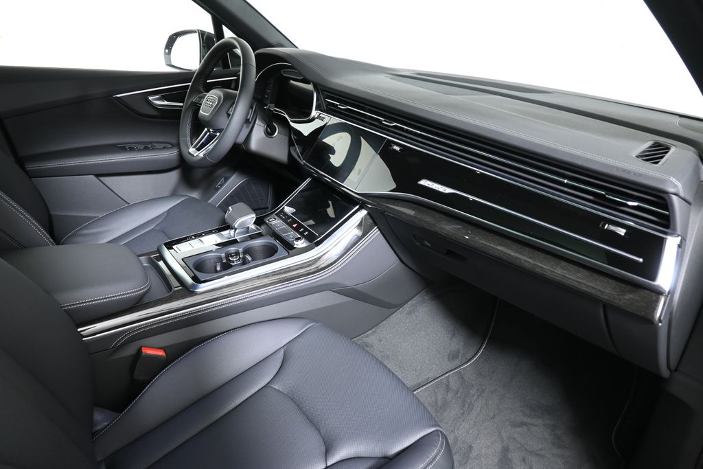 Thumbnail: 2026 Audi Q7 - 21