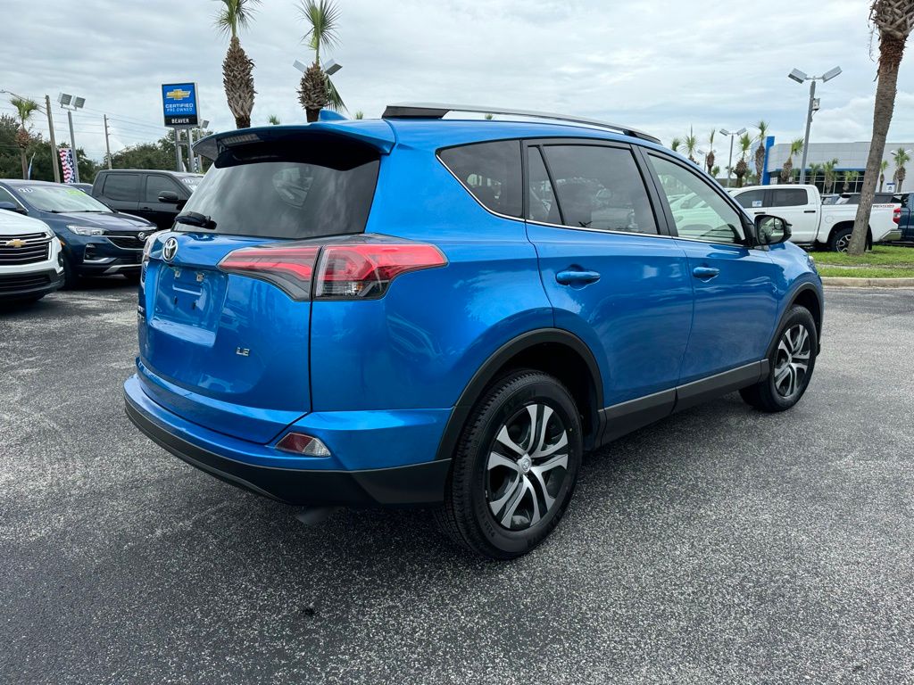 2017 Toyota RAV4 LE 8