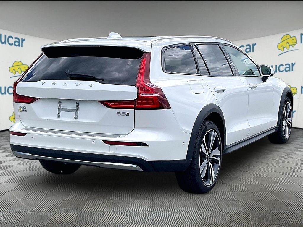 2025 Volvo V60 Cross Country — photo 6