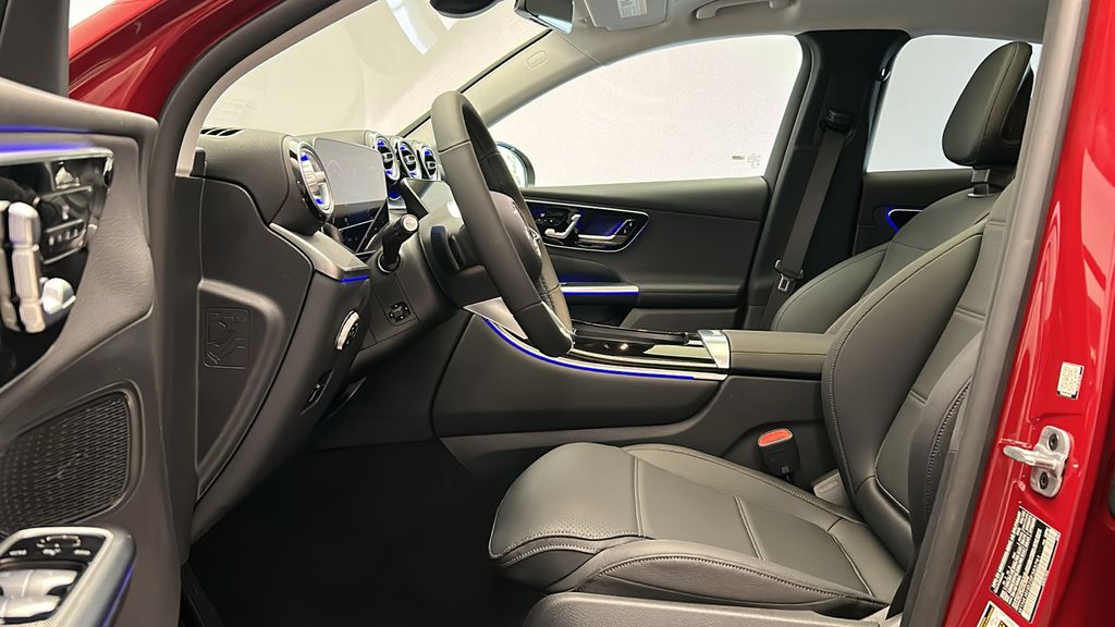 2025 Mercedes-Benz GLC 300 12