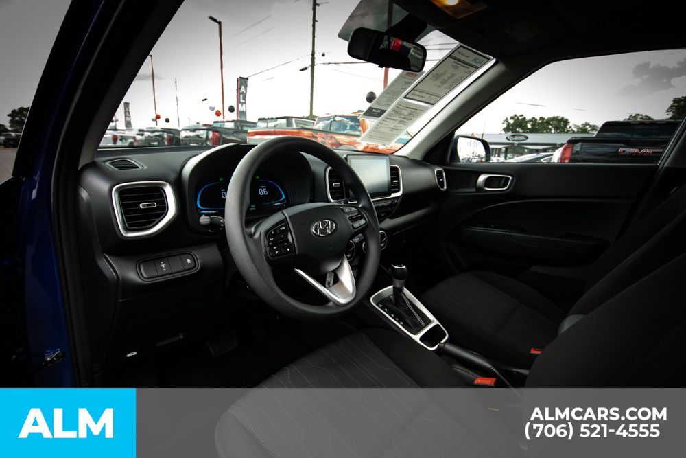2025 Hyundai Venue SE photo 10