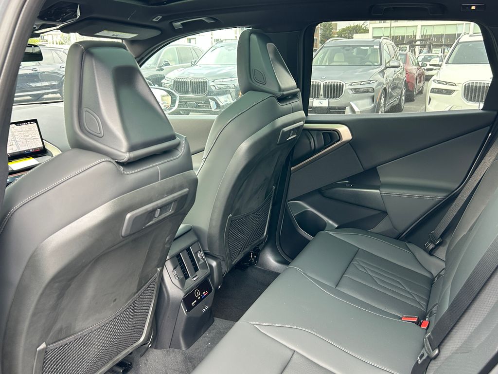 2025 BMW X3 3.0i 32