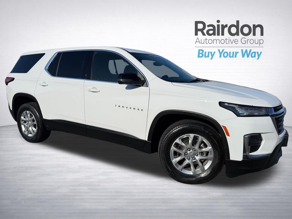 Summit White 2022 Chevrolet Traverse SUV / Crossover Four-Wheel Drive 9-Speed Automatic