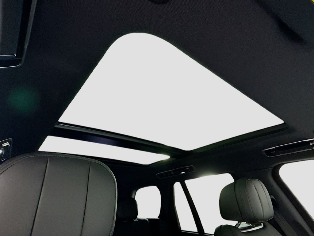 Thumbnail: 2026 Land Rover Range Rover - 18