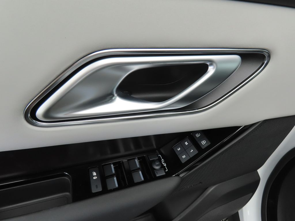 2026 Land Rover Range Rover Velar Dynamic SE 23