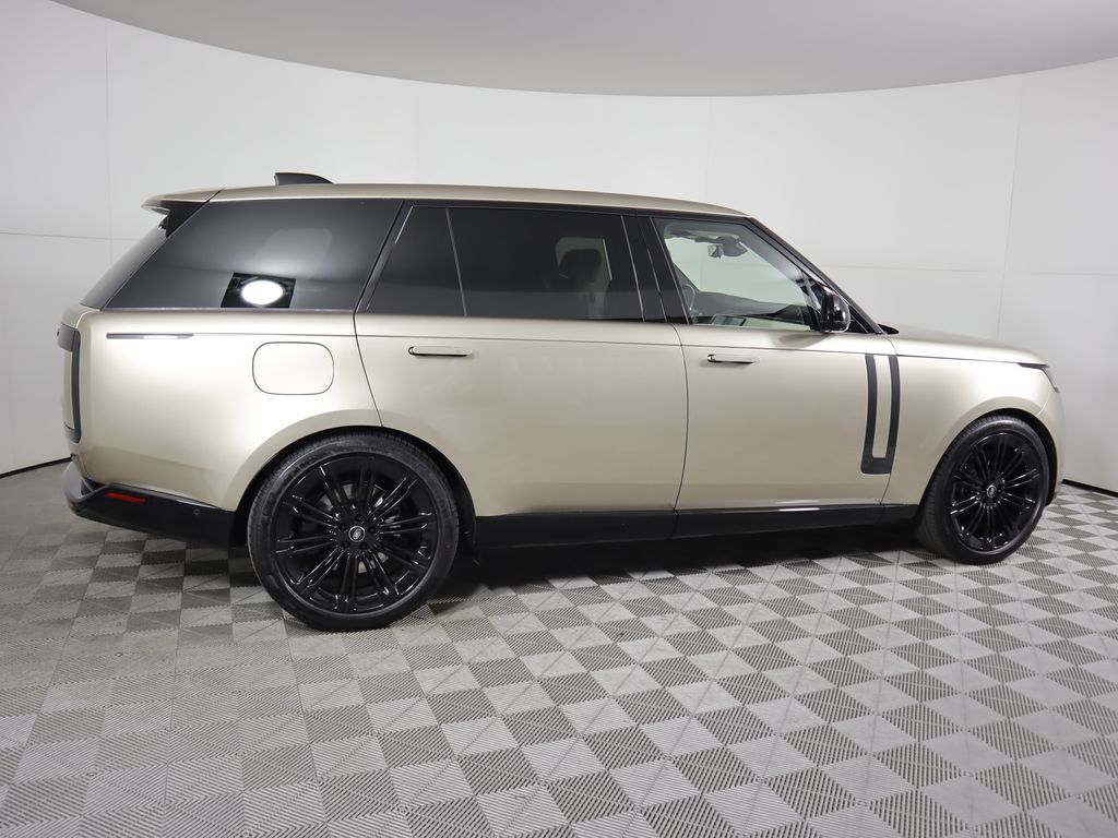 2025 Land Rover Range Rover SE 4