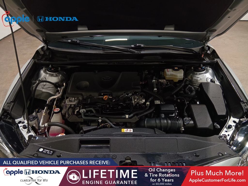 2022 Toyota Camry SE Hybrid