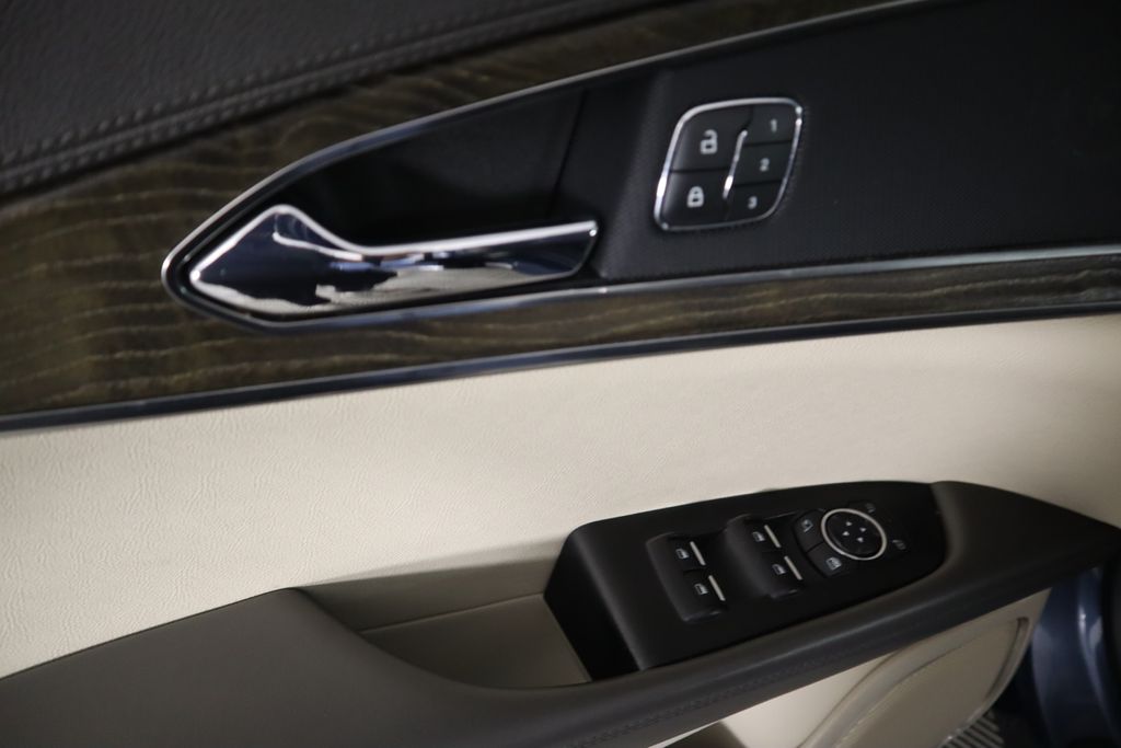 2019 Lincoln Nautilus Select 24